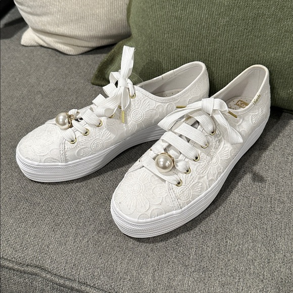 Keds X Kate Spade New York Triple Kick Floral Eyelet & Pearl Sneakers SZ 8 - Picture 1 of 8